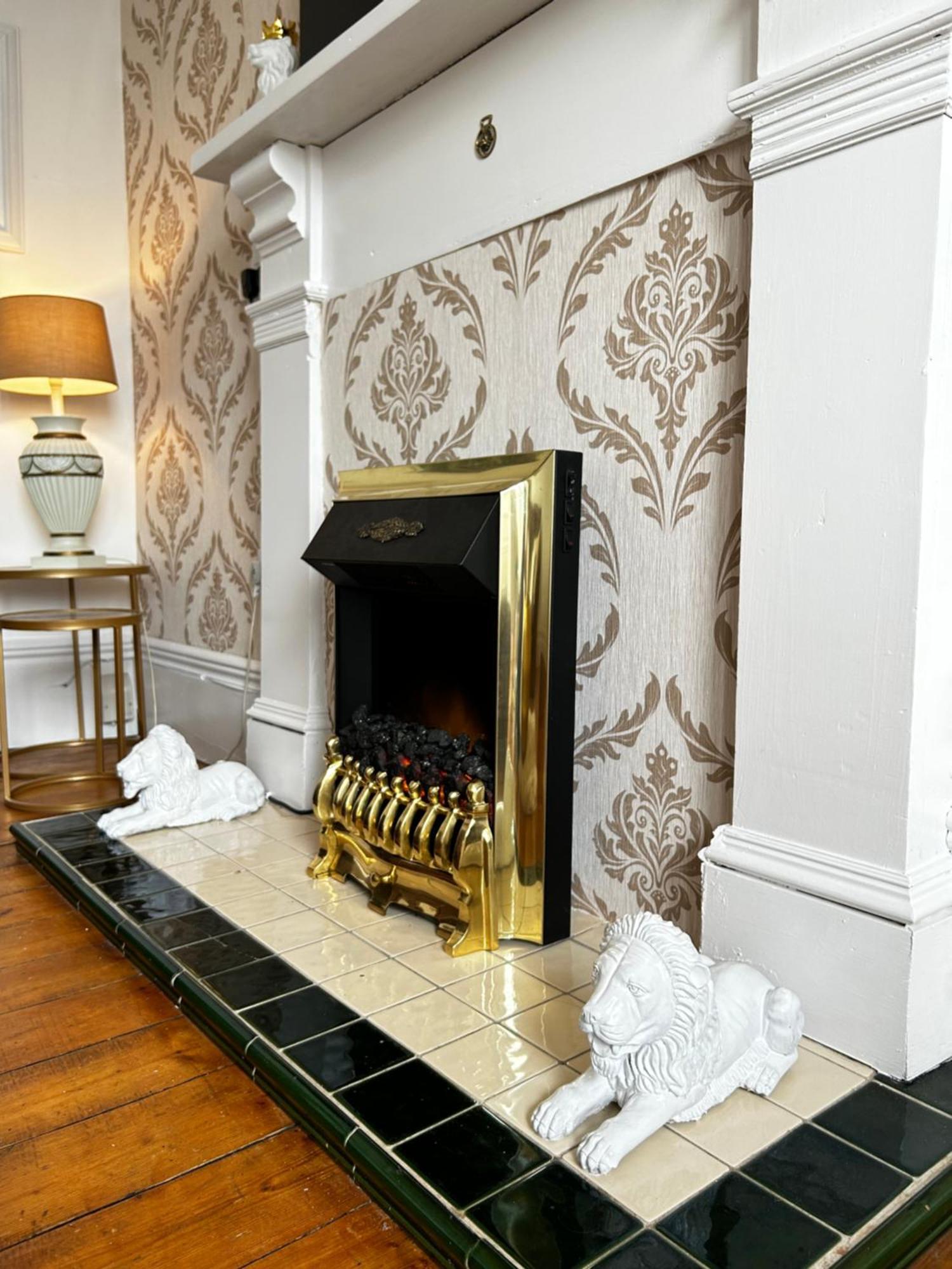 The Lazy Lion - Spacious 2 Bedroom - Town Centre Holiday Home Apartment Port Glasgow Eksteriør billede